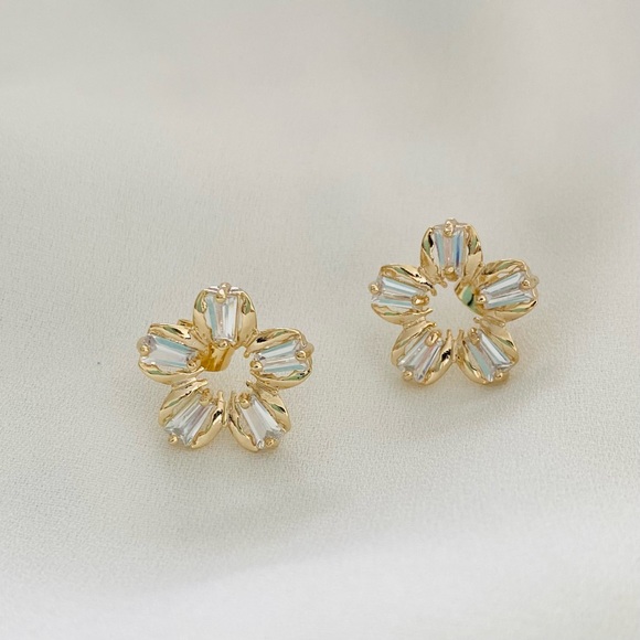 Flower Earring & Necklace Set - Picture 10 of 12